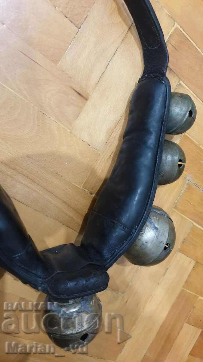 Παλιό κολιέ αλόγου με μεγάλες καμπάνες-παξιμάδια - 5 Παλιό κολιέ αλόγου με μεγάλες καμπάνες-παξιμάδια - 5