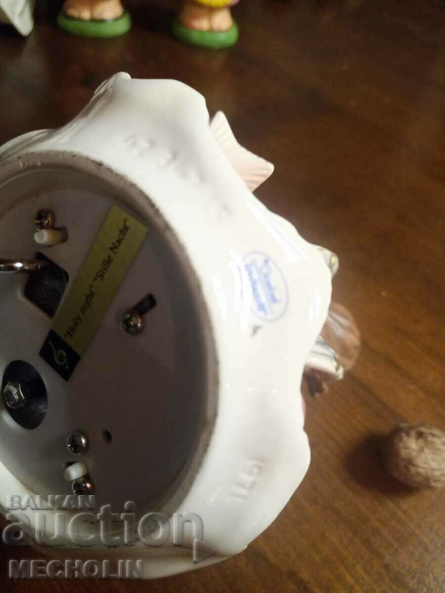 Delivery of COLLECTIBLE old porcelain figurine Delivery of COLLECTIBLE old porcelain figurine