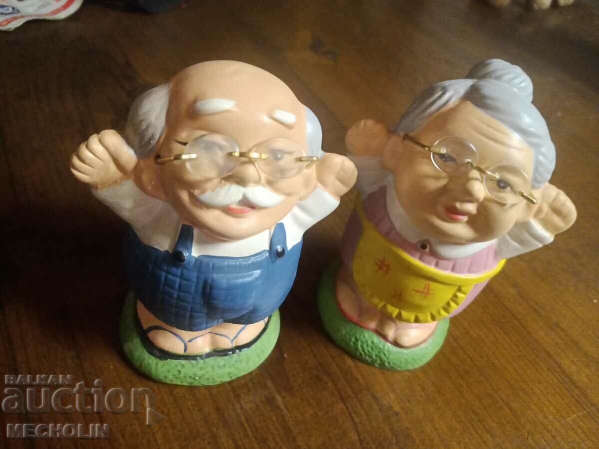 COLLECTIBLE old figurines