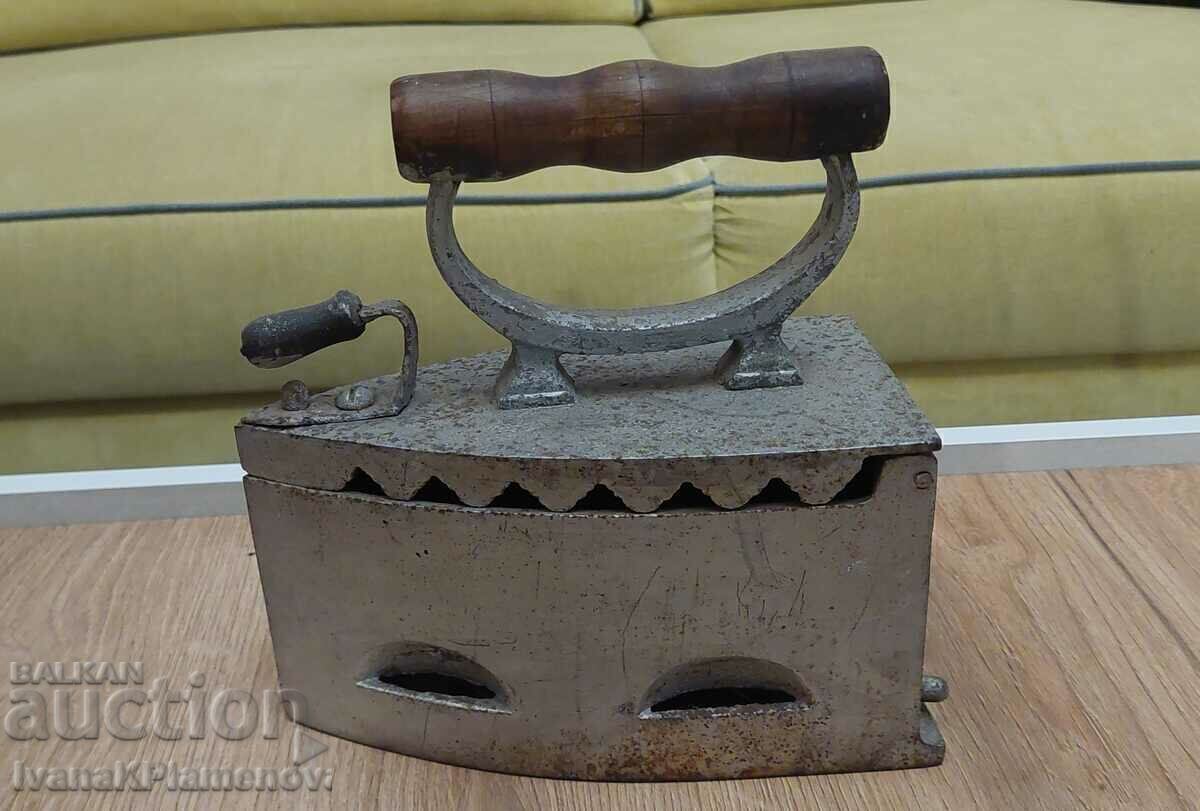 Παράδοση Σίδερο ρούχων vintage για συλλέκτες
