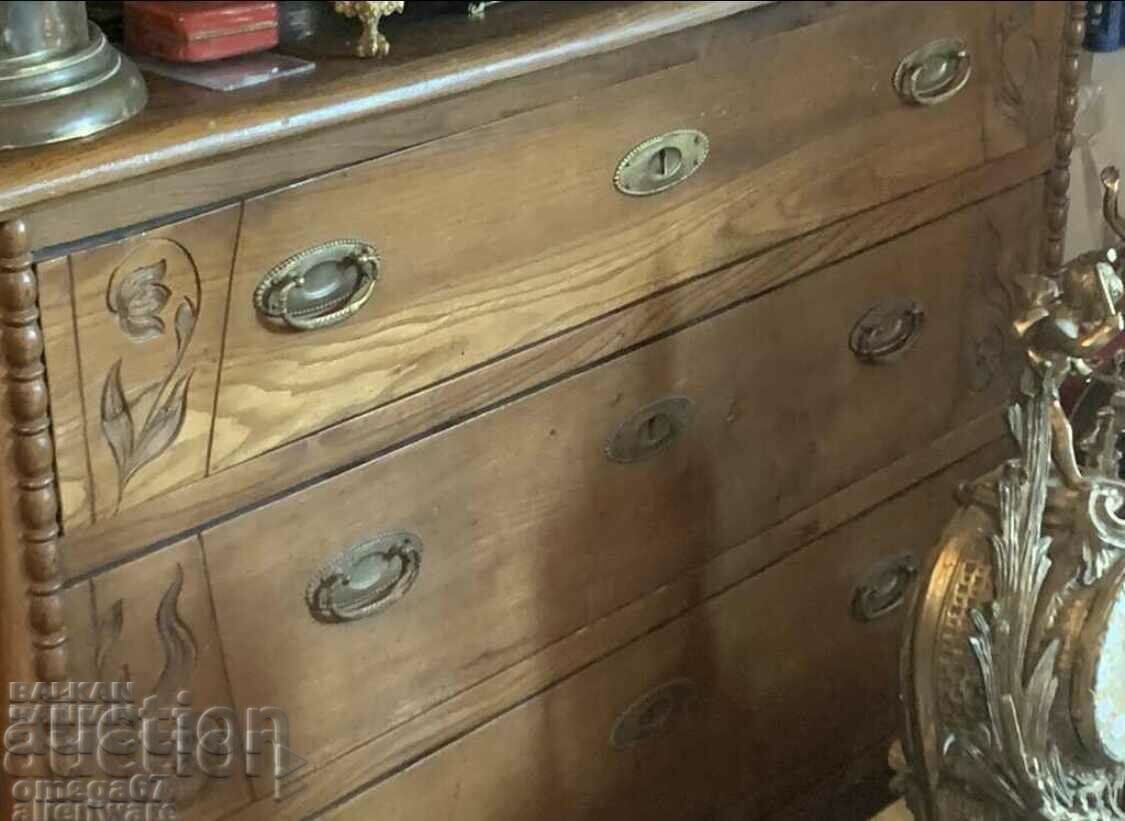 Comodă antică din nuc masiv!!! cu preț € 500.00 | 977.92 BGN