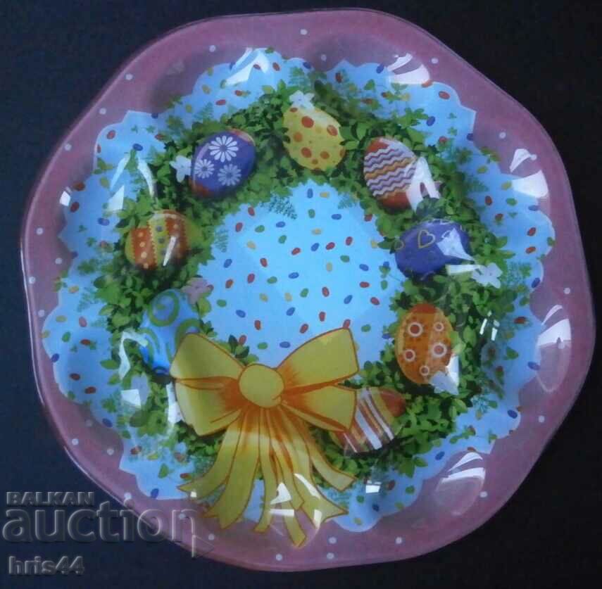 Plate for serving eggs