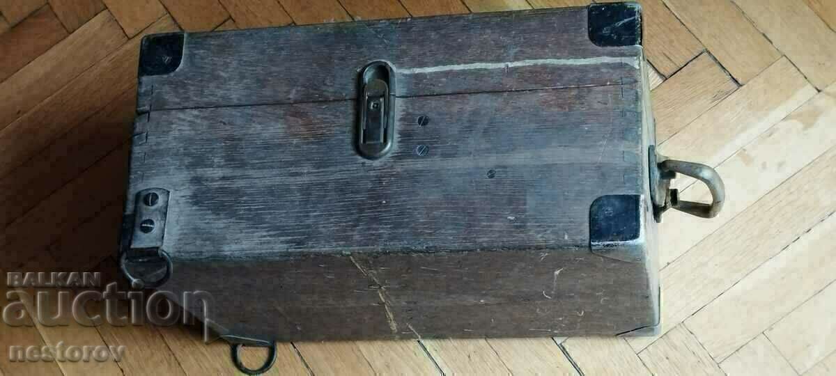 TEODOLITUL „KARL ZEISS/JENA” cu preț € 150.00 | 293.38 BGN