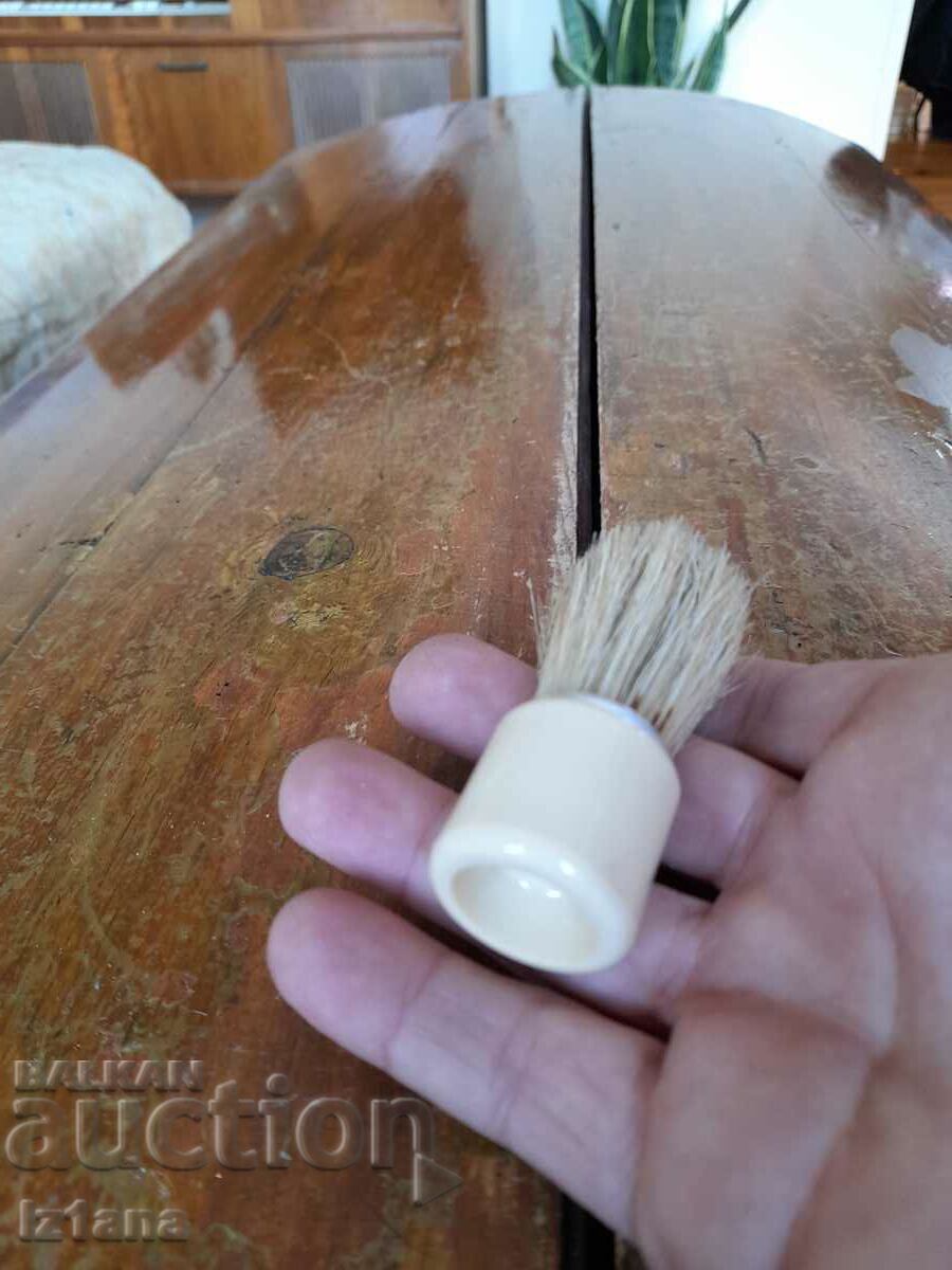 Livrarea Vechea perie de ras Triumph