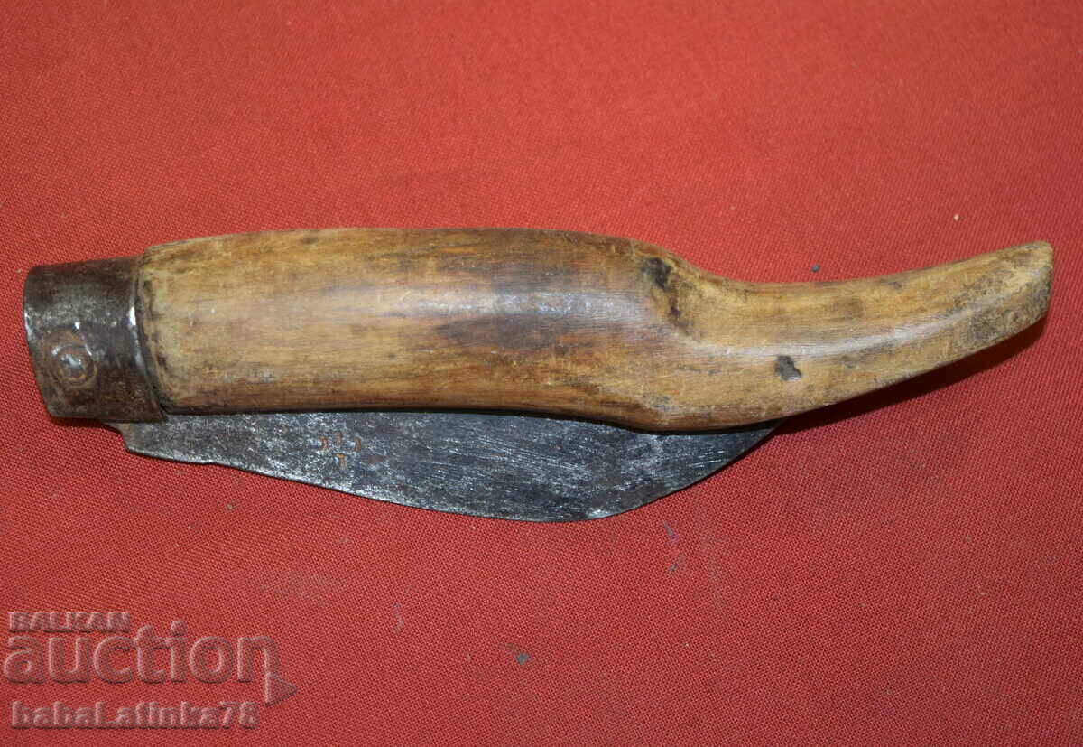 Interesting old folding orchard knife