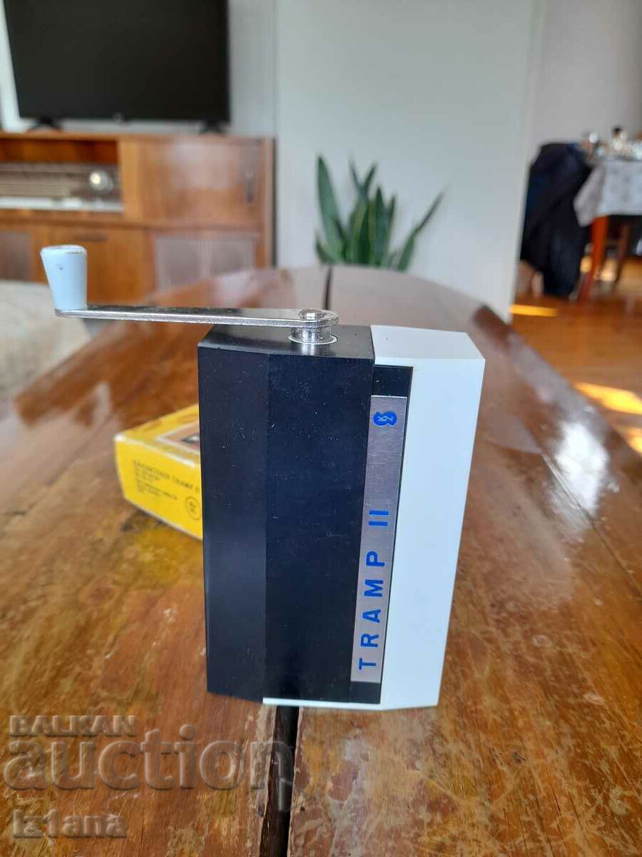 Rasnita de cafea veche, rasnita de cafea Tramp 2 cu preț 47.00 BGN | € 24.03 Rasnita de cafea veche, rasnita de cafea Tramp 2 cu preț 47.00 BGN | € 24.03