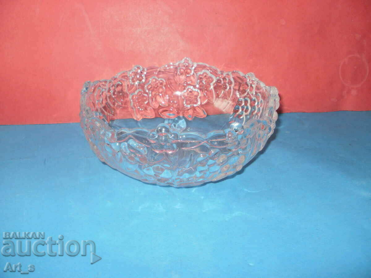 Auction Beautiful thick glass fruit bowl with ornaments Auction Beautiful thick glass fruit bowl with ornaments