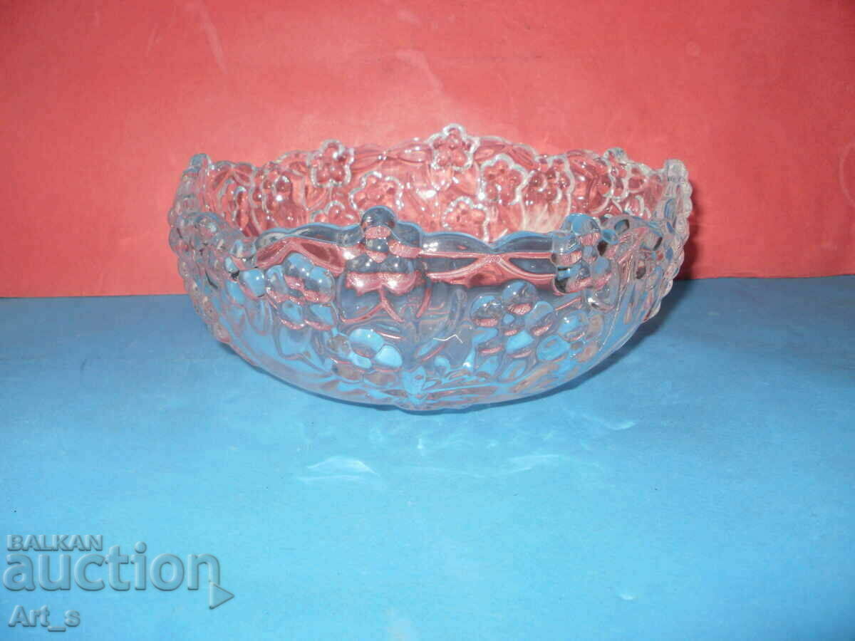 Beautiful thick glass fruit bowl with ornaments - 6 Beautiful thick glass fruit bowl with ornaments - 6