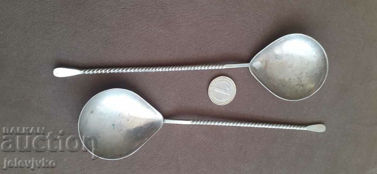 2 spoons