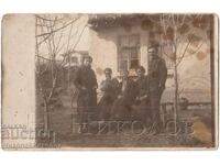 1918 OLD PHOTO POPOVO YOUTH IN THE YARD D029