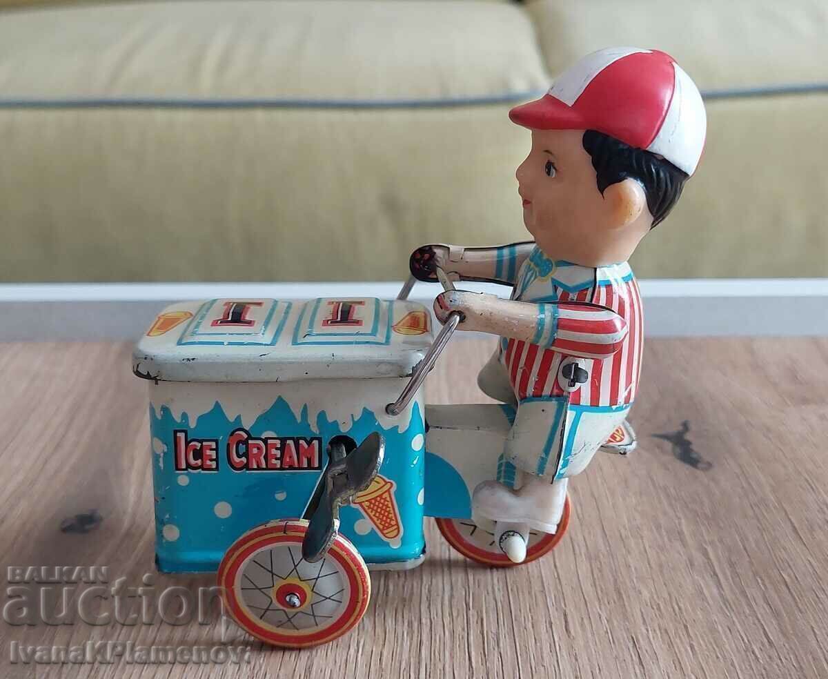 Jucărie metalică cu cheiță vintage pentru colecționari cu preț € 26.00 | 50.85 BGN