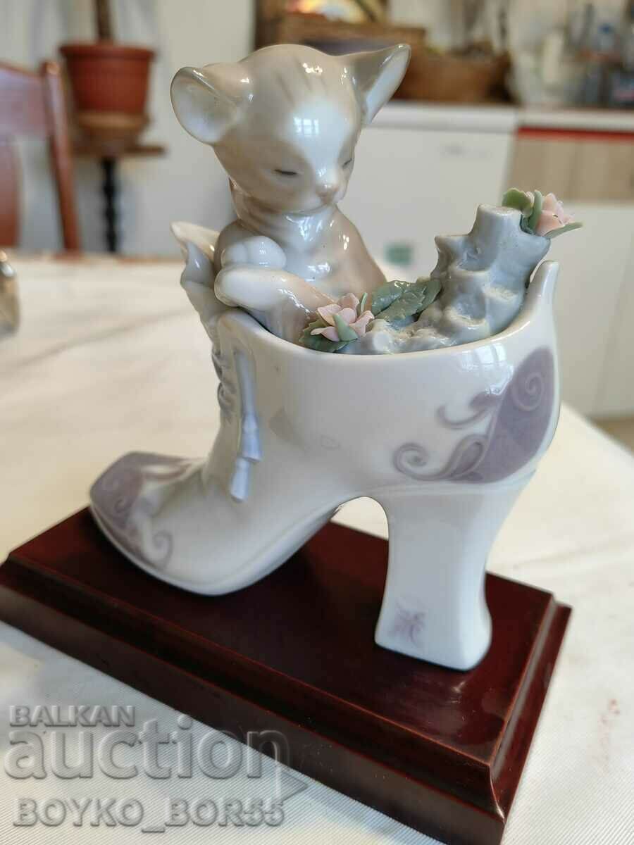 Figura originală din porțelan a companiei spaniole LLADRO