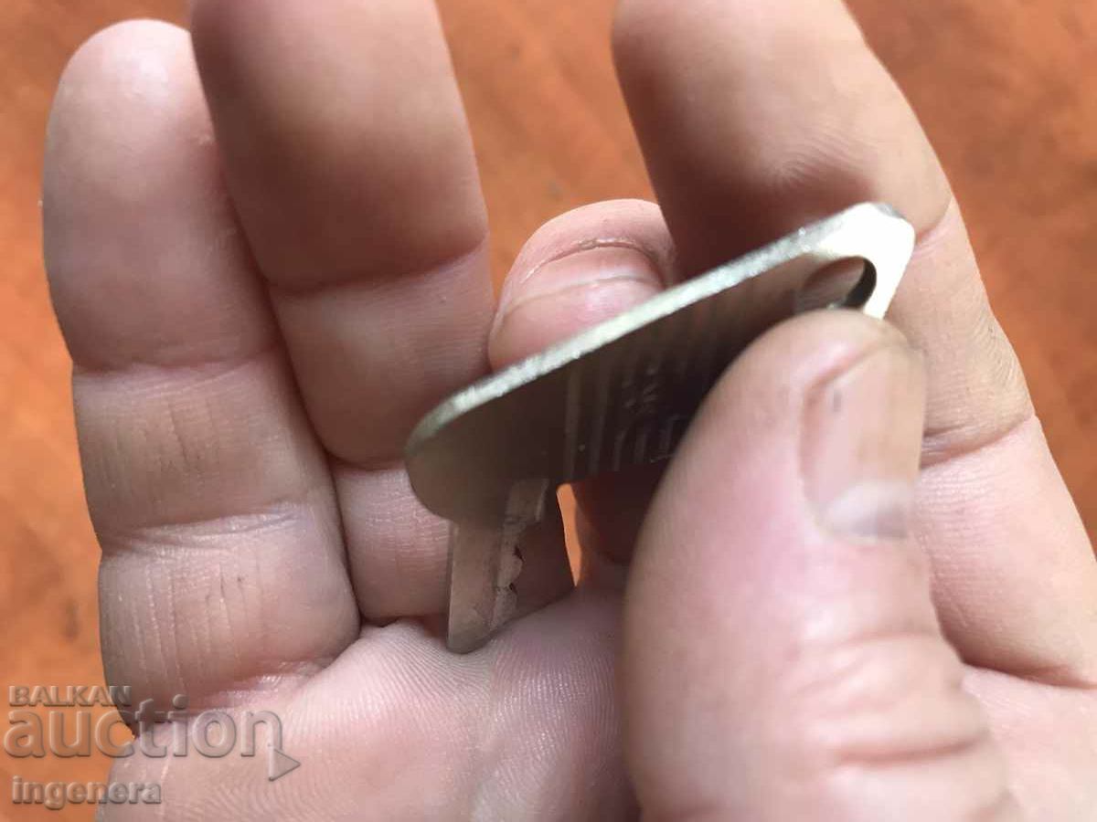 Delivery of CAR OR MOTORCYCLE KEY RETRO Delivery of CAR OR MOTORCYCLE KEY RETRO