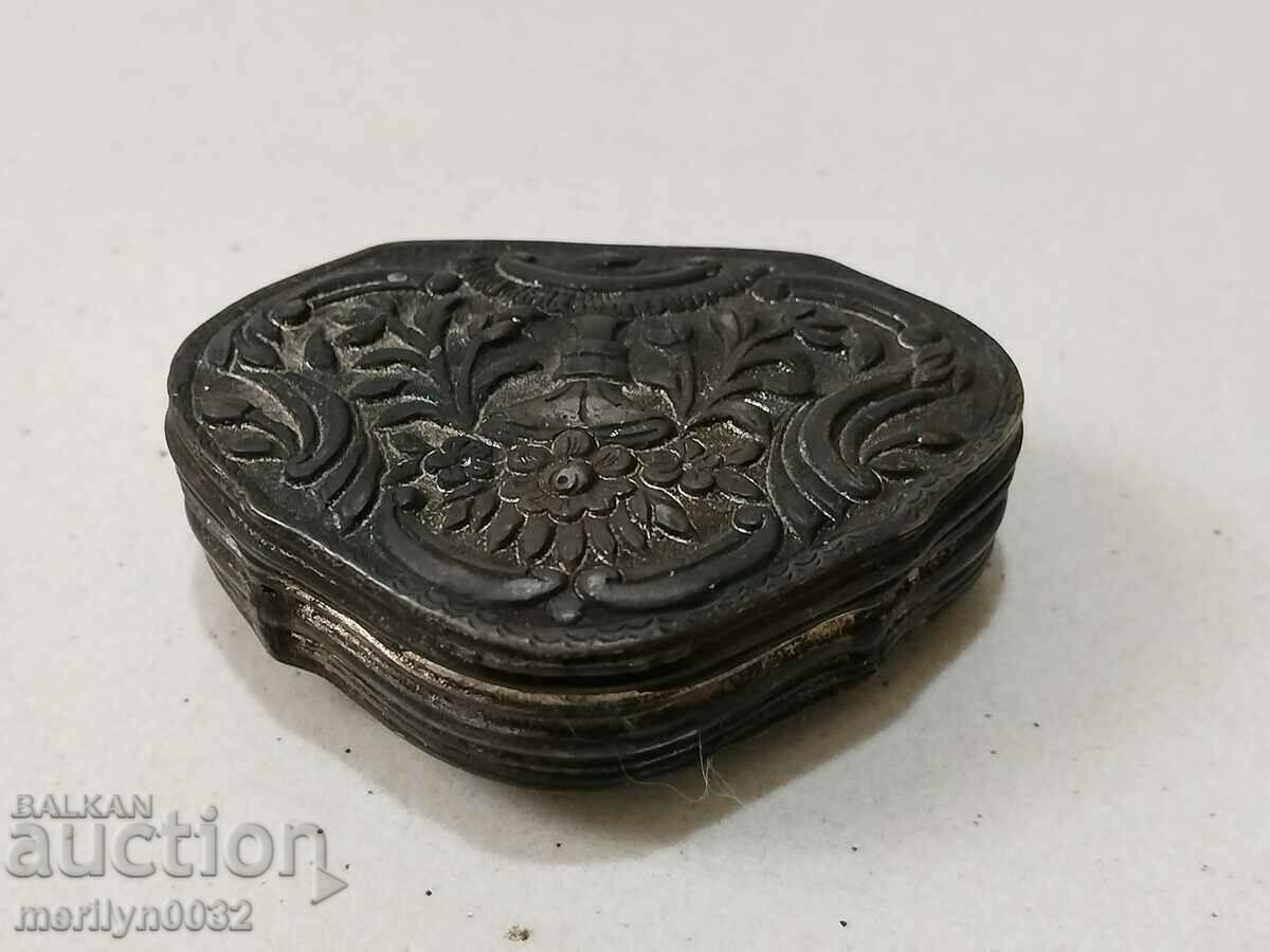 Revival box for snuff opium old dragees silver with price 425.00 BGN | € 217.30 Revival box for snuff opium old dragees silver with price 425.00 BGN | € 217.30