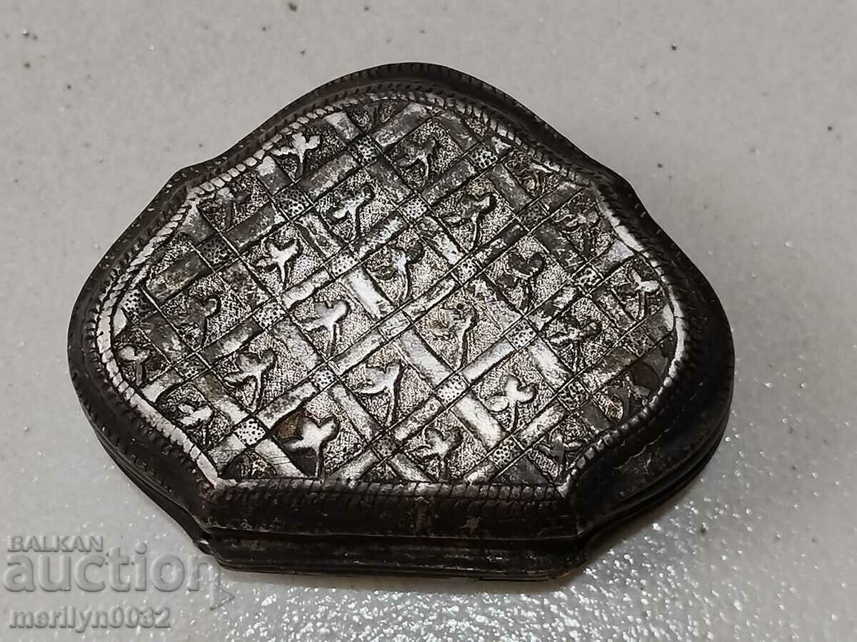 Auction Revival box for snuff opium old dragees silver Auction Revival box for snuff opium old dragees silver