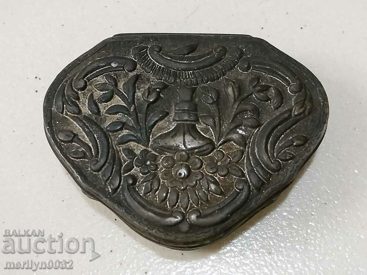 Revival box for snuff opium old dragees silver