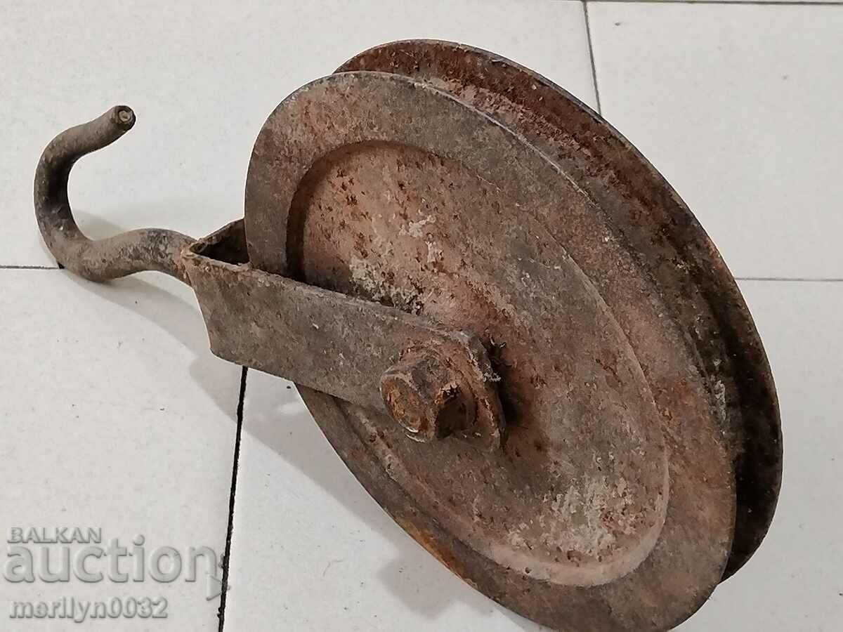 Old Wrought Pulley Pulley Polyspast Wrought Iron with price 50.00 BGN | € 25.56 Old Wrought Pulley Pulley Polyspast Wrought Iron with price 50.00 BGN | € 25.56