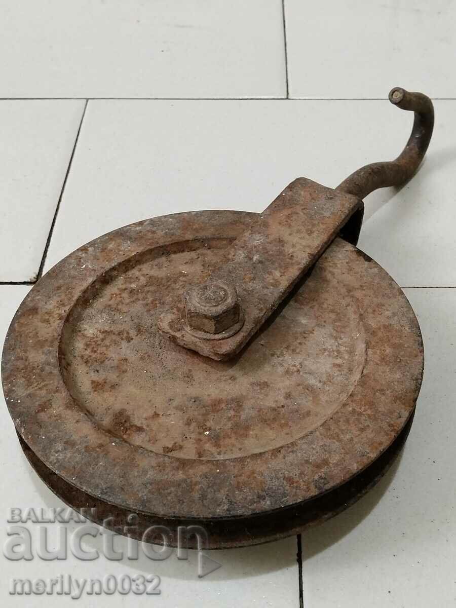 Old Wrought Pulley Pulley Polyspast Wrought Iron - 6 Old Wrought Pulley Pulley Polyspast Wrought Iron - 6