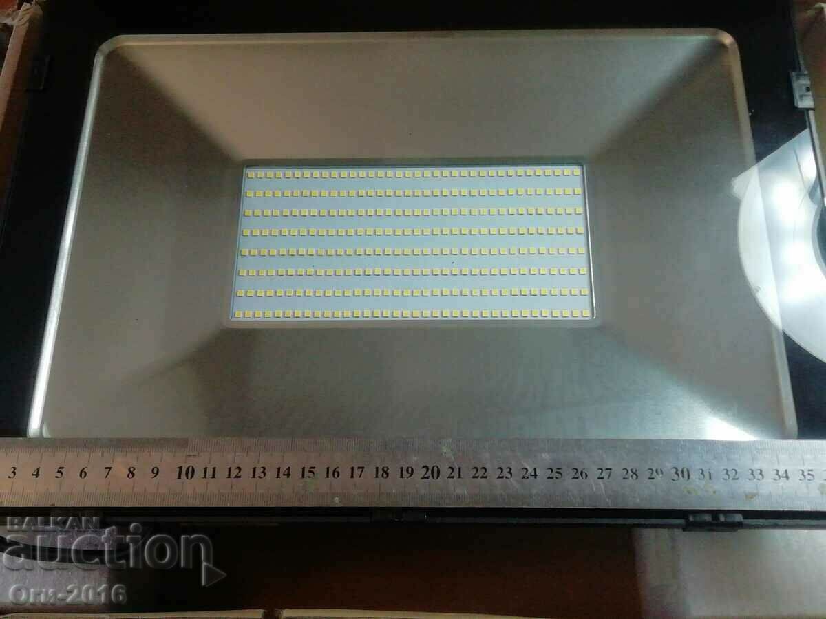 200W SMD LED SPOTLIGHT with price 120.00 BGN | € 61.36 200W SMD LED SPOTLIGHT with price 120.00 BGN | € 61.36