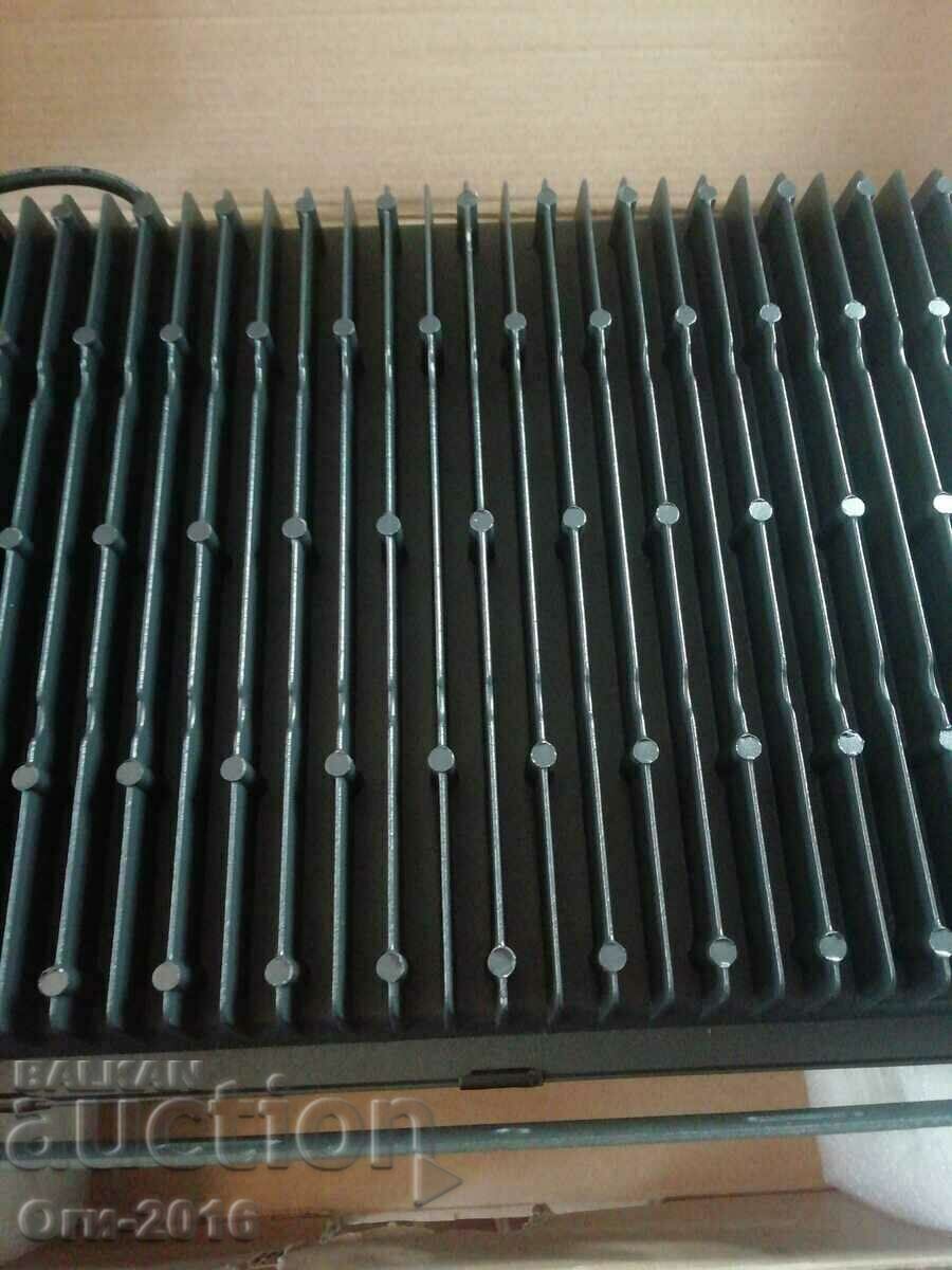 Delivery of 200W SMD LED SPOTLIGHT Delivery of 200W SMD LED SPOTLIGHT