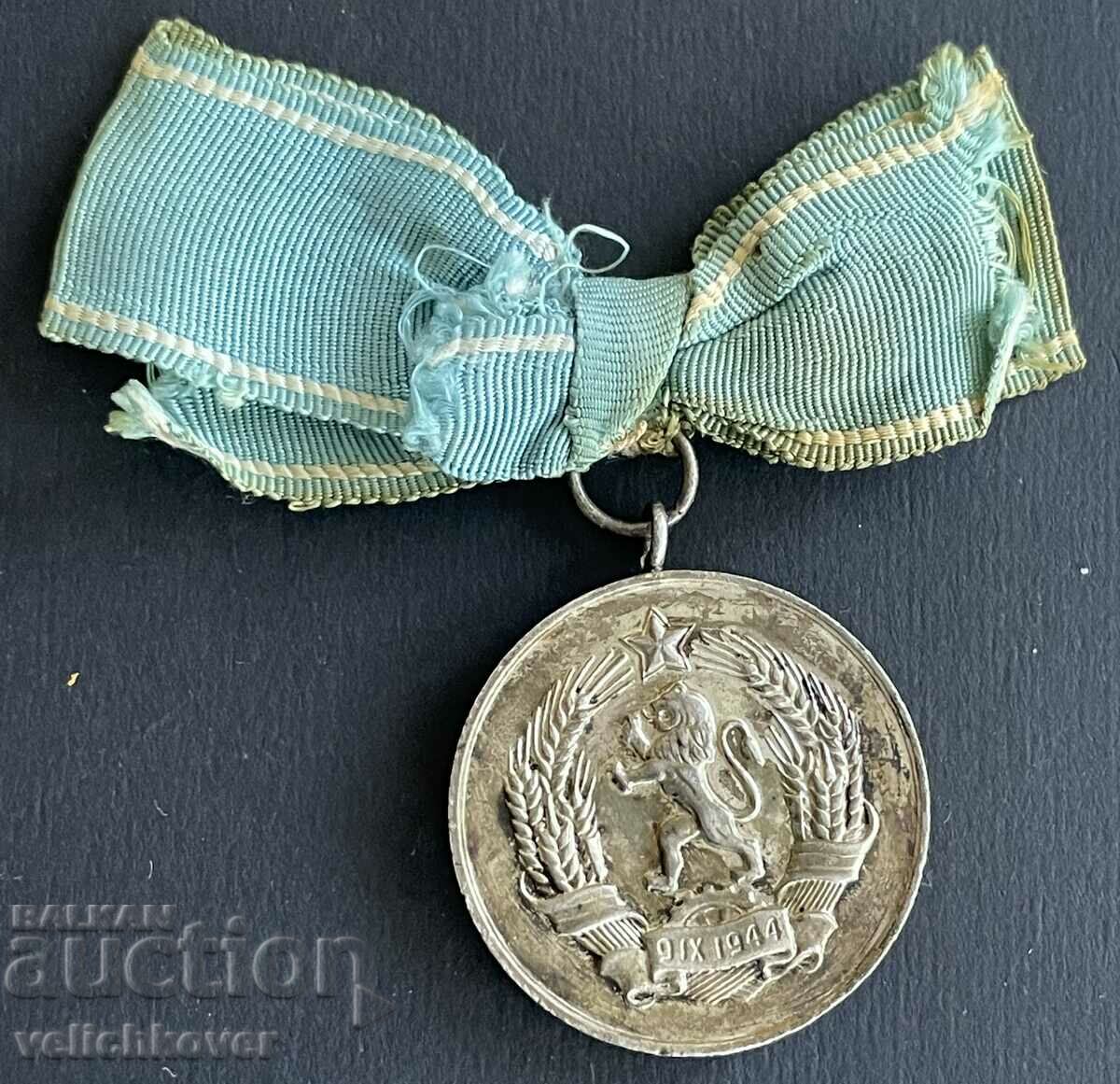 Auction 38675 Bulgaria medal for Motherhood 2nd degree silver Auction 38675 Bulgaria medal for Motherhood 2nd degree silver