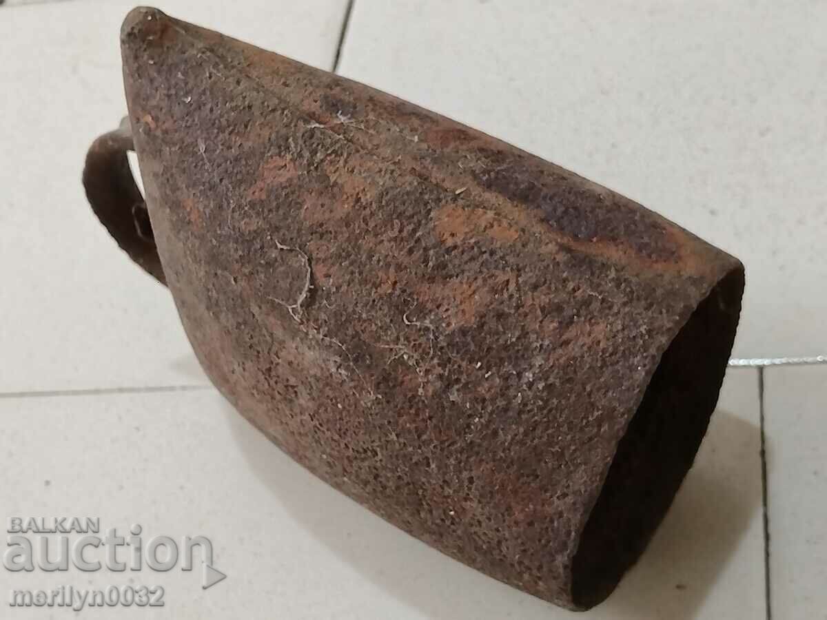 Delivery of Old clapper, chan, bell Delivery of Old clapper, chan, bell