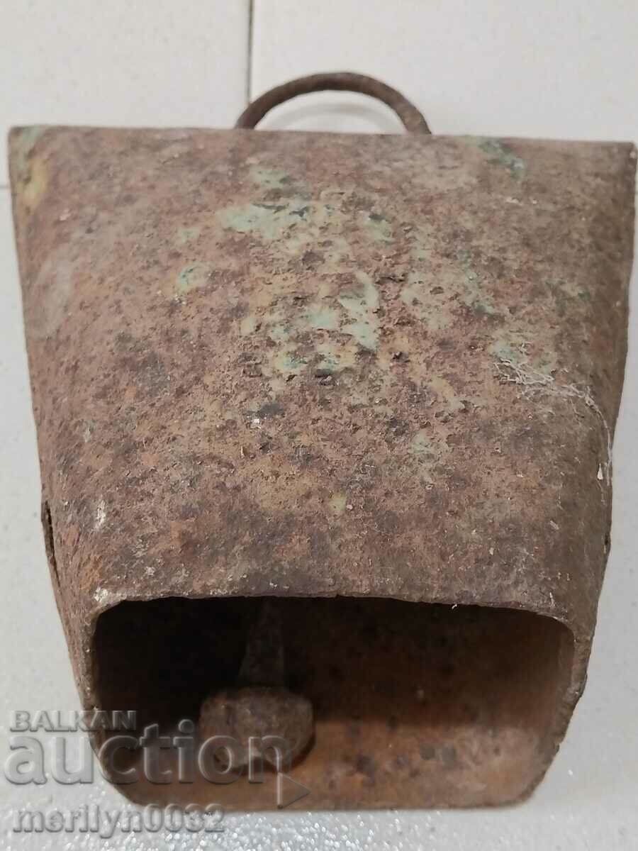Παλιά κλακέτα, τσαν, κουδούνι με τιμή 46.00 BGN | € 23.52