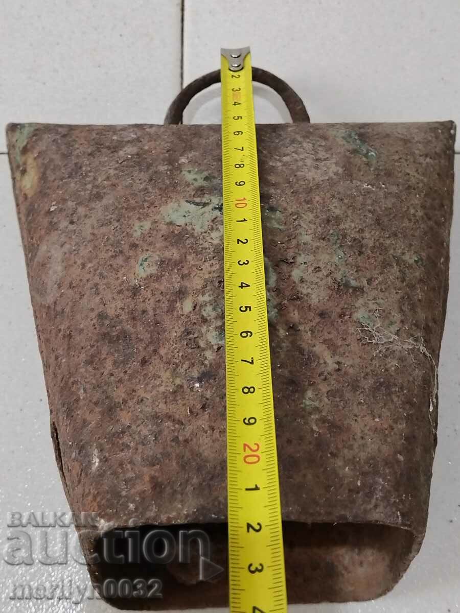 Παράδοση Παλιά κλακέτα, τσαν, κουδούνι