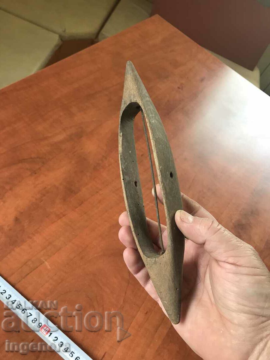 Auction SHUTTLE LOOM WEAVING SHUTTLE WOOD-2 PCS. Auction SHUTTLE LOOM WEAVING SHUTTLE WOOD-2 PCS.