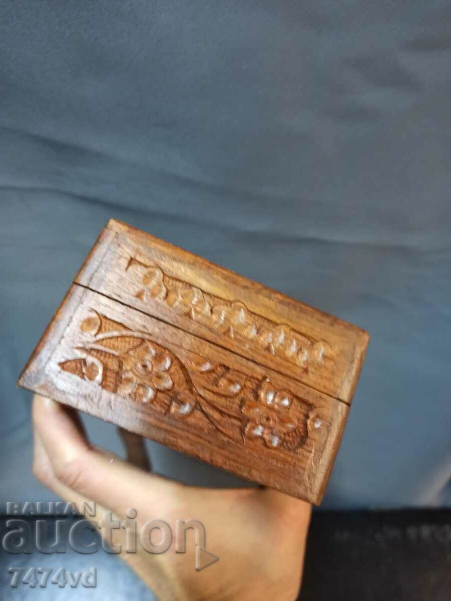 Auction A beautiful wooden jewelry box with rich carving and mother of pearl Auction A beautiful wooden jewelry box with rich carving and mother of pearl