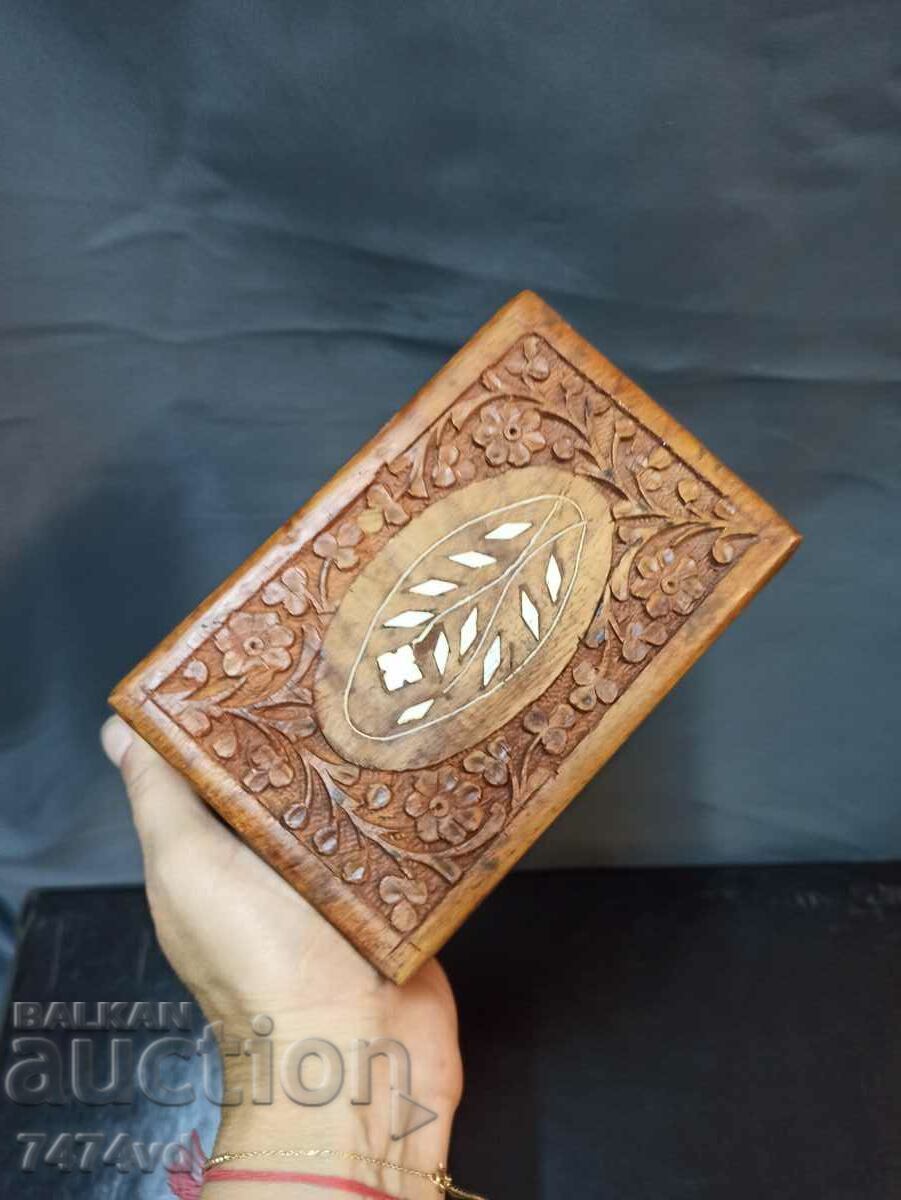 A beautiful wooden jewelry box with rich carving and mother of pearl - 7 A beautiful wooden jewelry box with rich carving and mother of pearl - 7