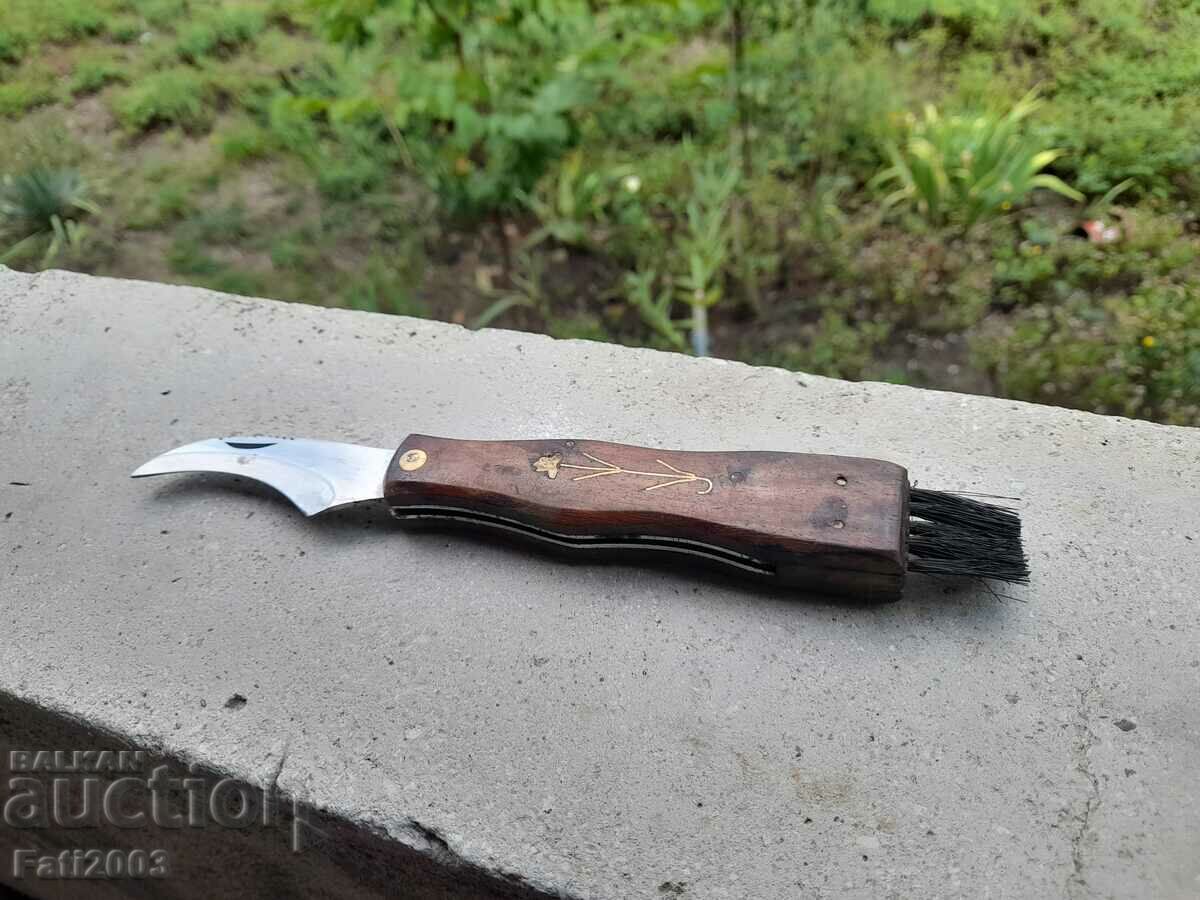 Mushroom knife