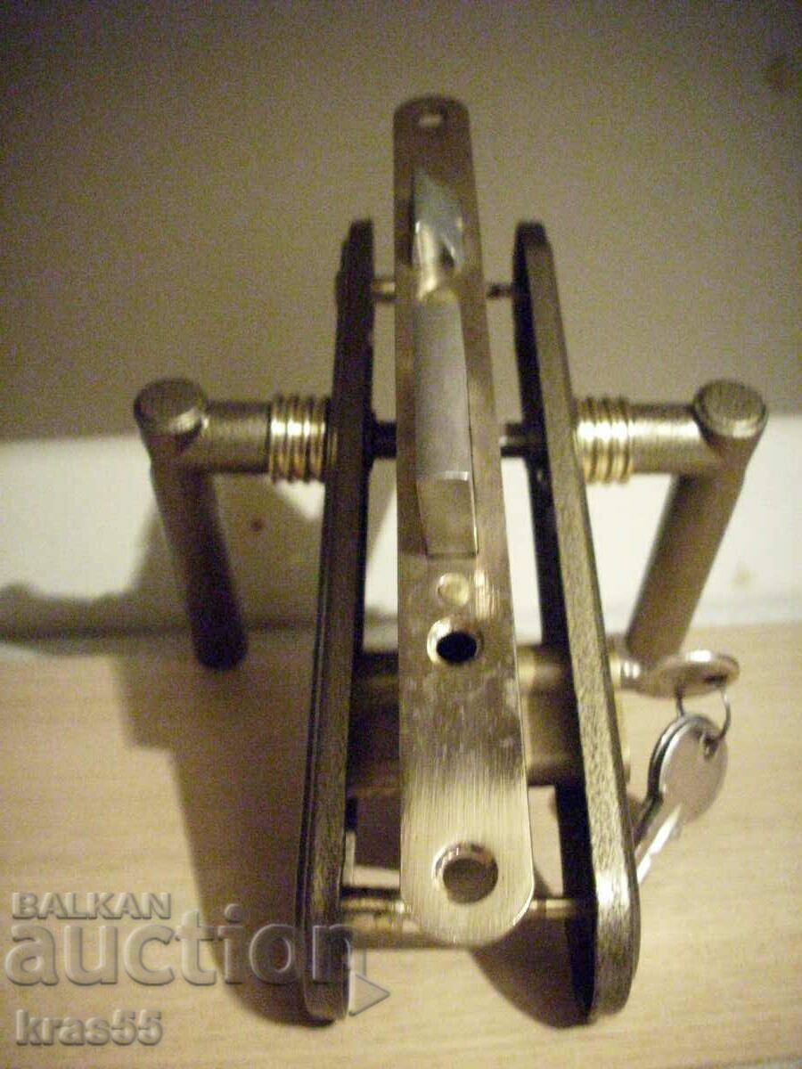 Licitație Mâner pentru scut pentru gât