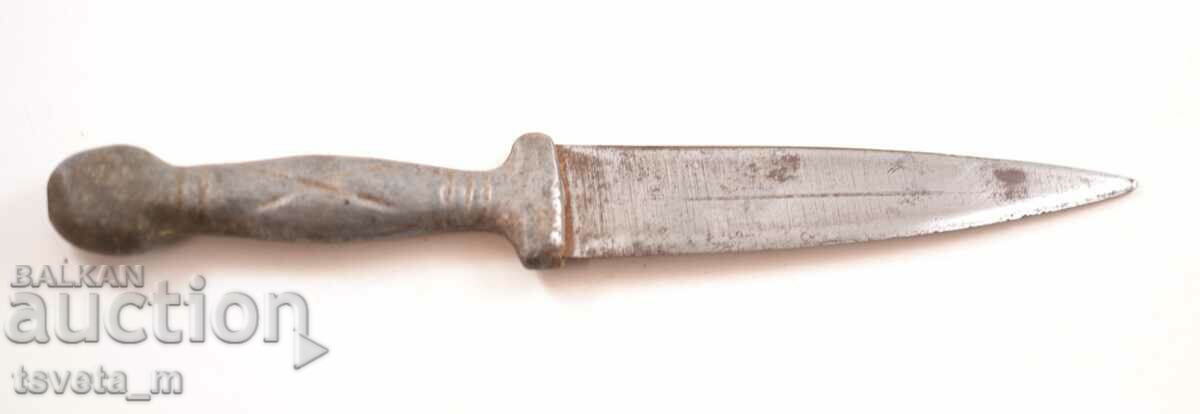 Antique Kama with price 9.00 BGN | € 4.60 Antique Kama with price 9.00 BGN | € 4.60