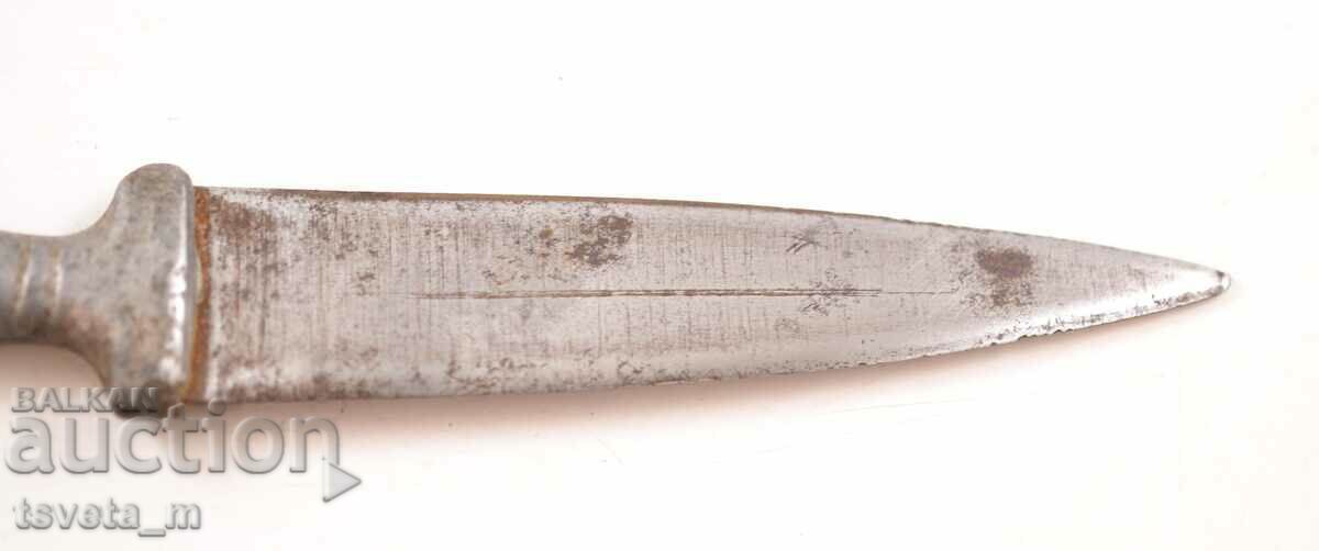 Licitație Pumnal vechi Licitație Pumnal vechi