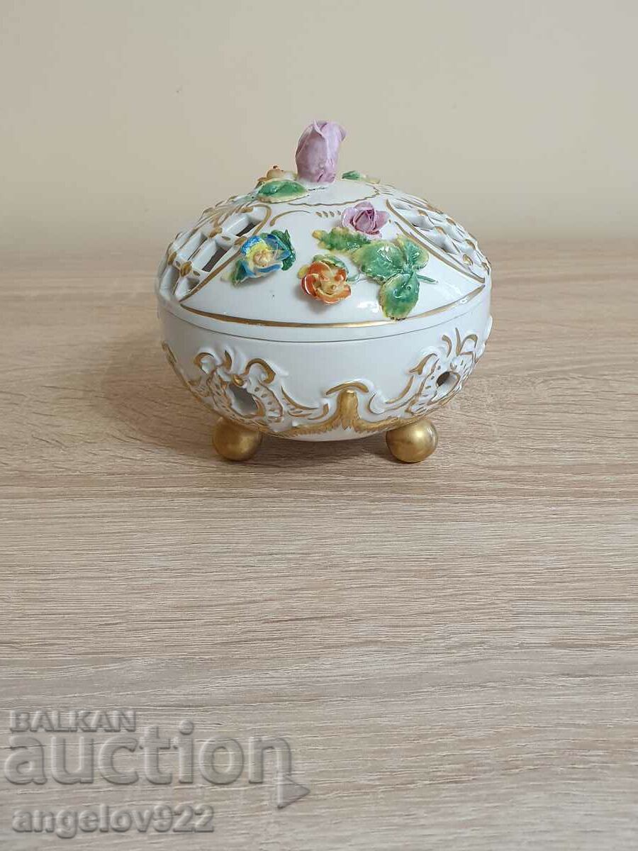 A beautiful porcelain bowl with a lid!