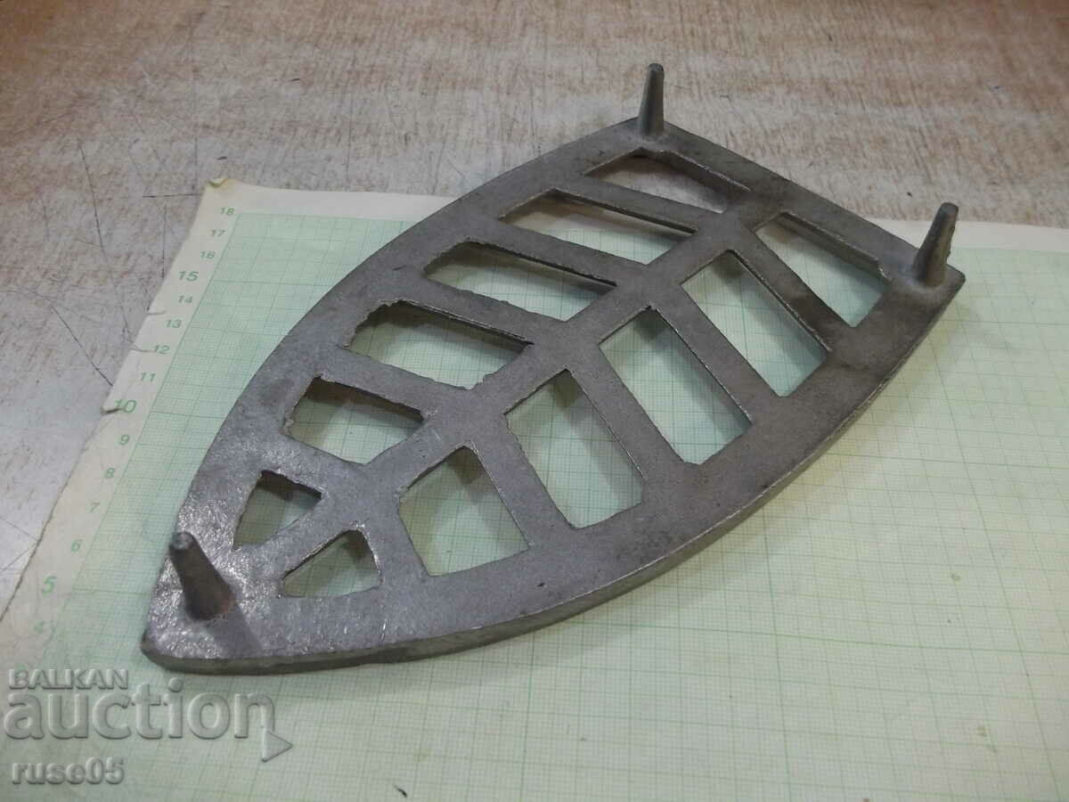 Delivery of Iron stand made of metal - 2 Delivery of Iron stand made of metal - 2