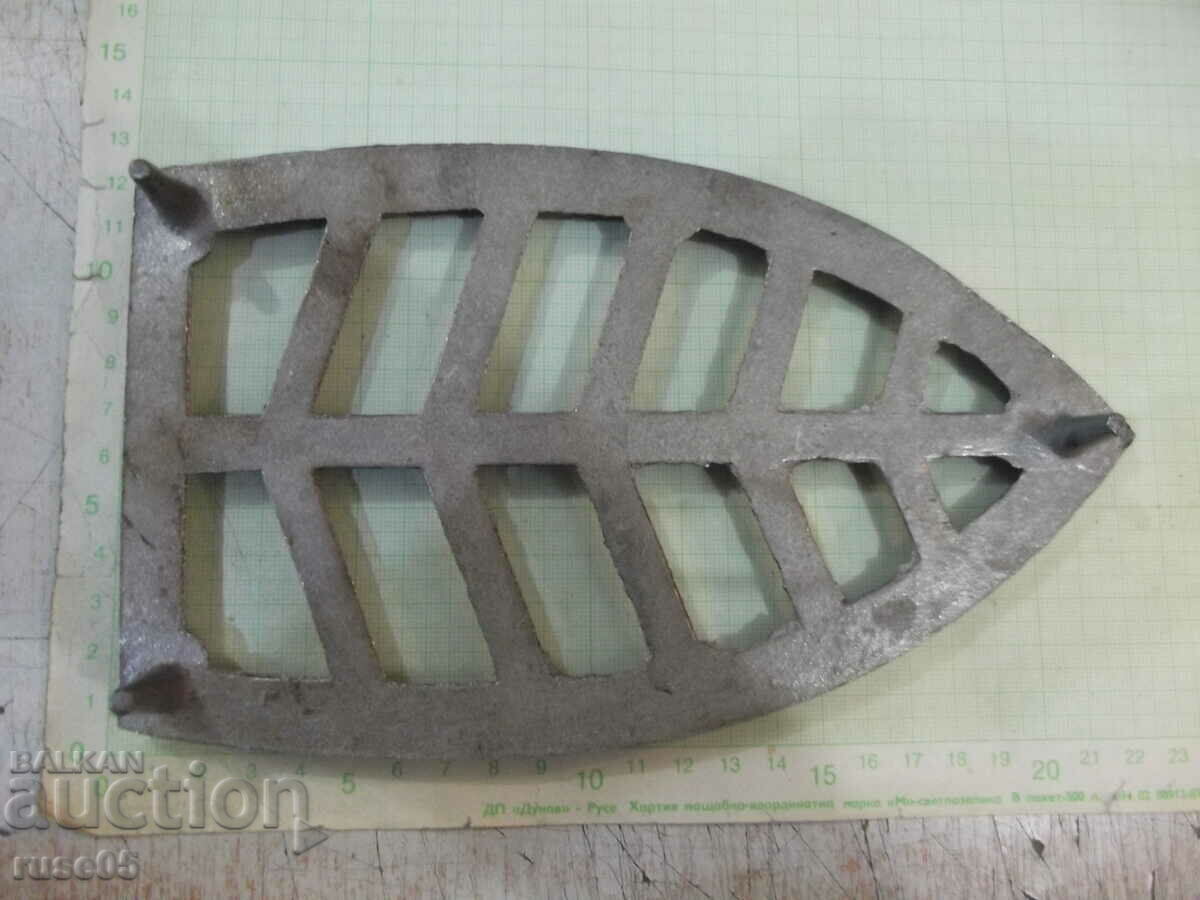 Iron stand made of metal - 2 - 5 Iron stand made of metal - 2 - 5