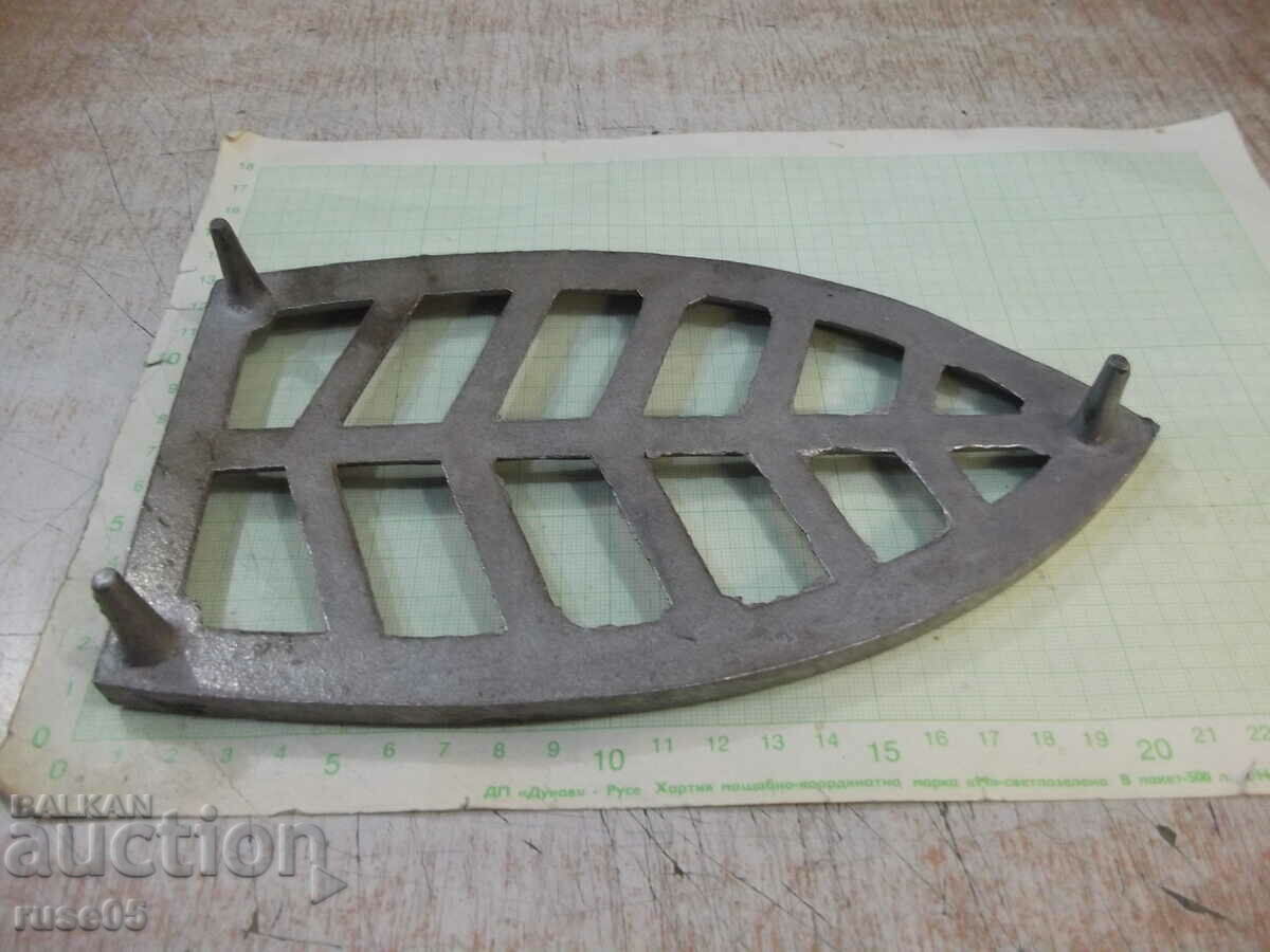 Iron stand made of metal - 2 - 6 Iron stand made of metal - 2 - 6