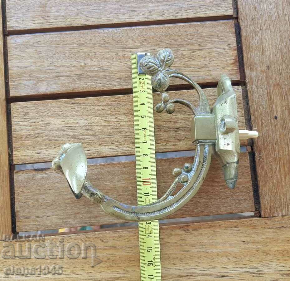 Auction Bronze hanger Auction Bronze hanger