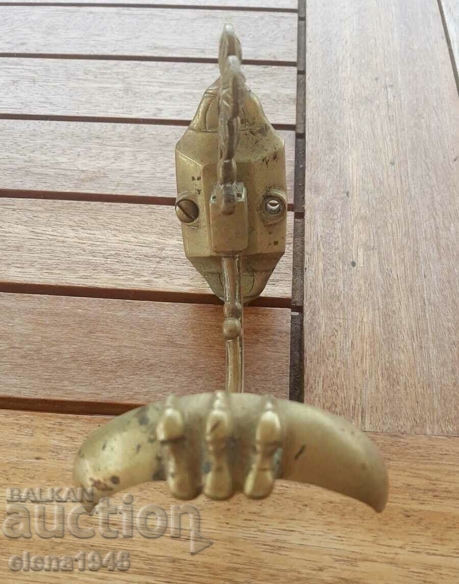 Delivery of Bronze hanger Delivery of Bronze hanger