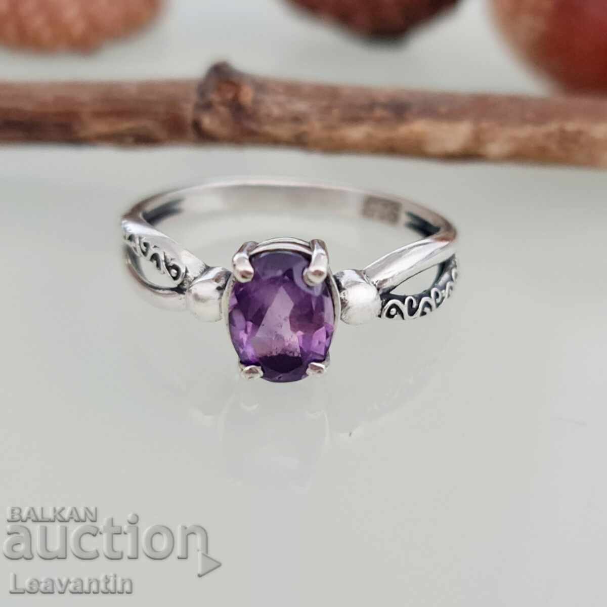 5211 Silver ring with Amethyst