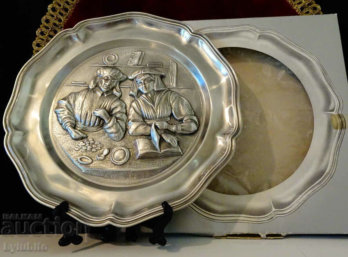 Renaissance-style hand-painted plate, panel with original artwork - 7 Renaissance-style hand-painted plate, panel with original artwork - 7