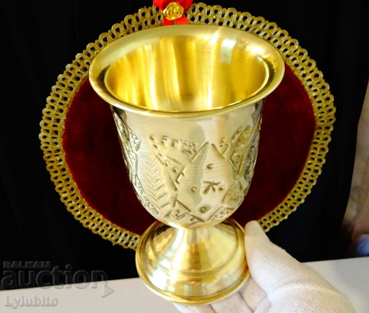 Delivery of Persian bronze wine cup with double walls Delivery of Persian bronze wine cup with double walls