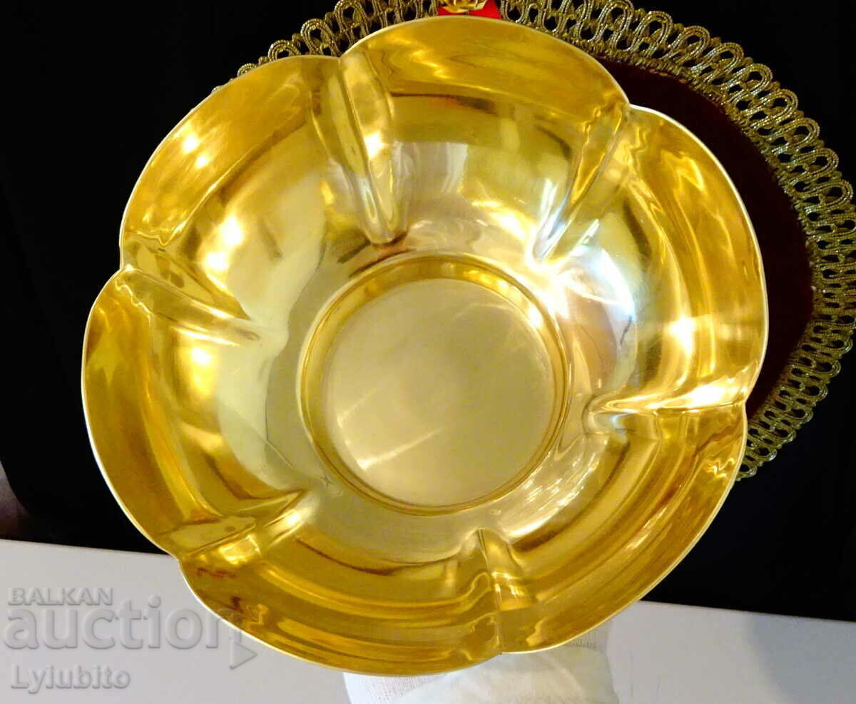 Auction  Bronze salad bowl, fruit bowl, bowl, flower