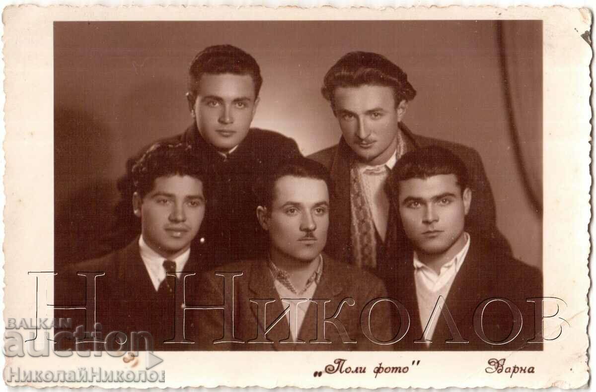 OLD PHOTO VARNA YOUNG MEN IN STUDIO POLLY PHOTO D056