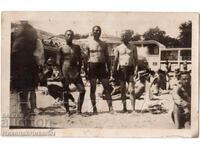 OLD PHOTO VARNA MEN ON THE BEACH NEAR THE VILLAGE BRACHLEN RUSE D057