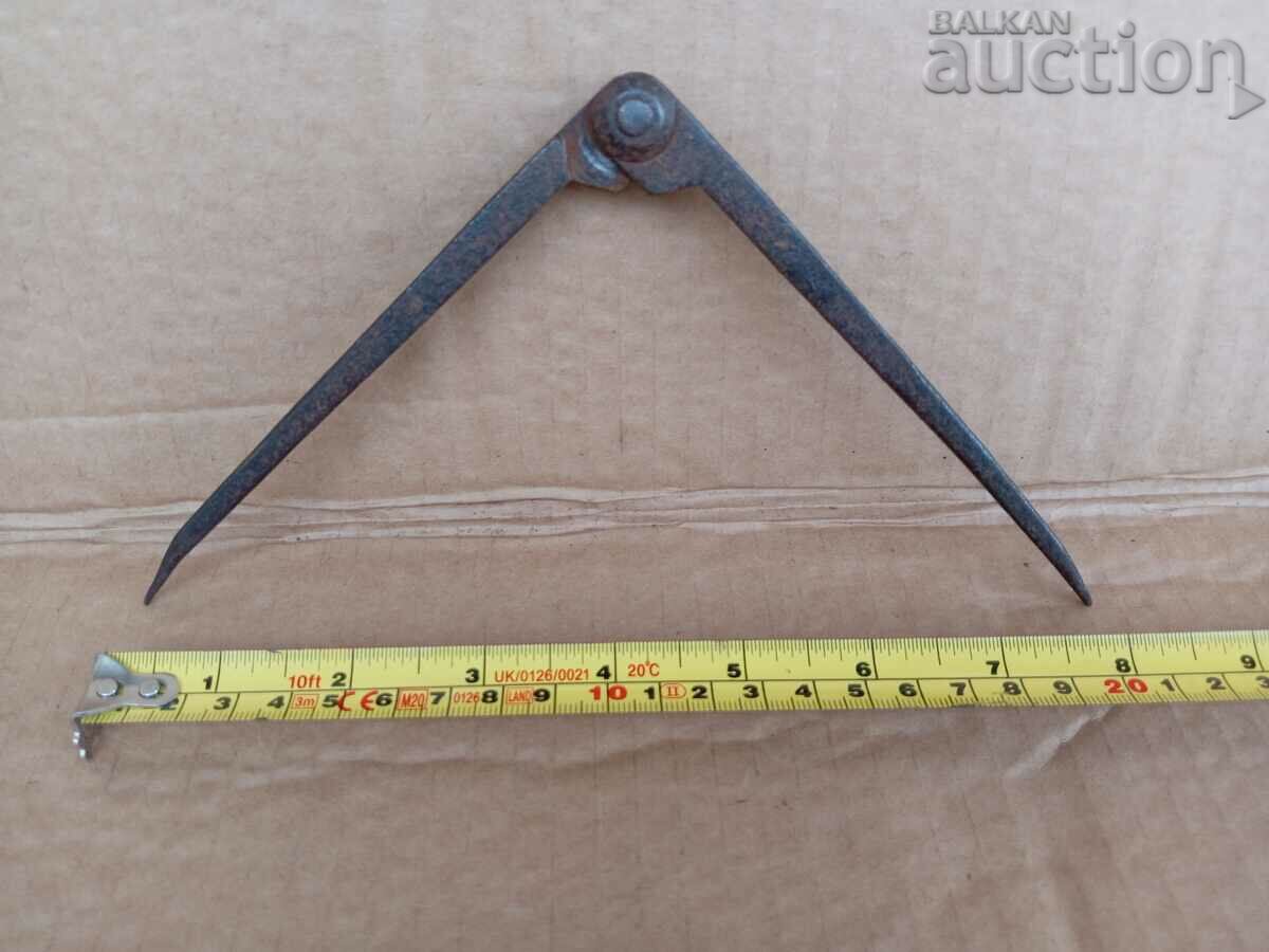 Auction ancient primitive device metal compass Auction ancient primitive device metal compass