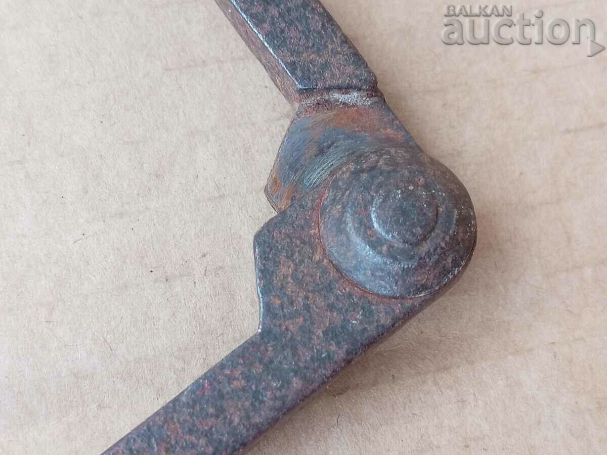 ancient primitive device metal compass - 6 ancient primitive device metal compass - 6