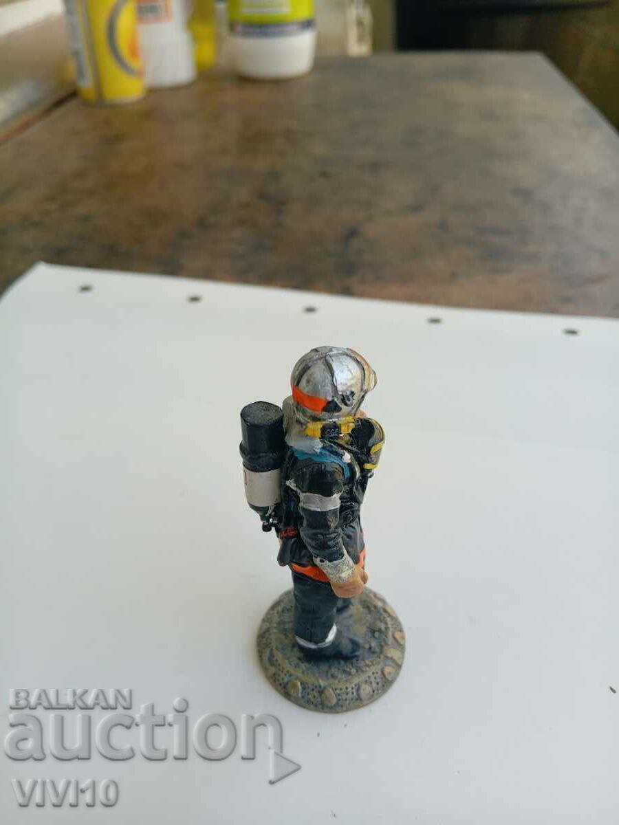 Lead fireman del Prado with price 10.00 BGN | € 5.11 Lead fireman del Prado with price 10.00 BGN | € 5.11